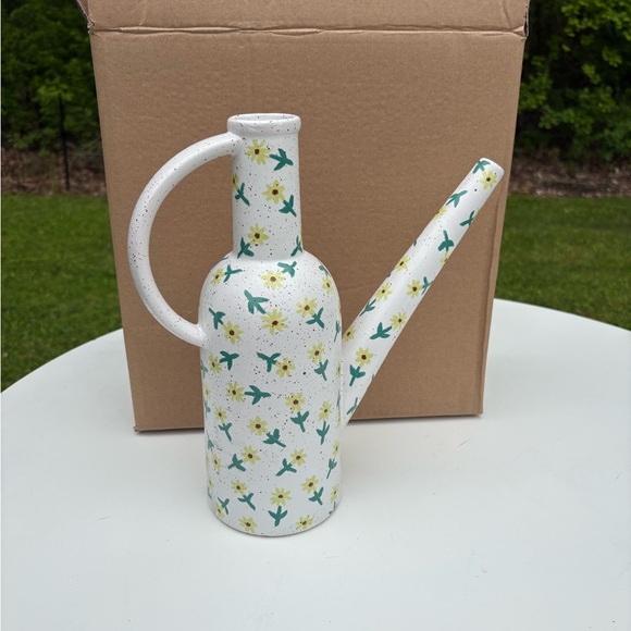 NWT Urban Outfitters Daisy Watering Can - Picture 3 of 11